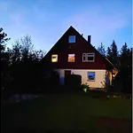 Ferienwohnung-/haus Mit Kostenfreiem Parkplatz アルテンベルク