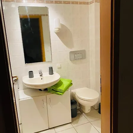 Ferienwohnung-/haus Mit Kostenfreiem Parkplatz *